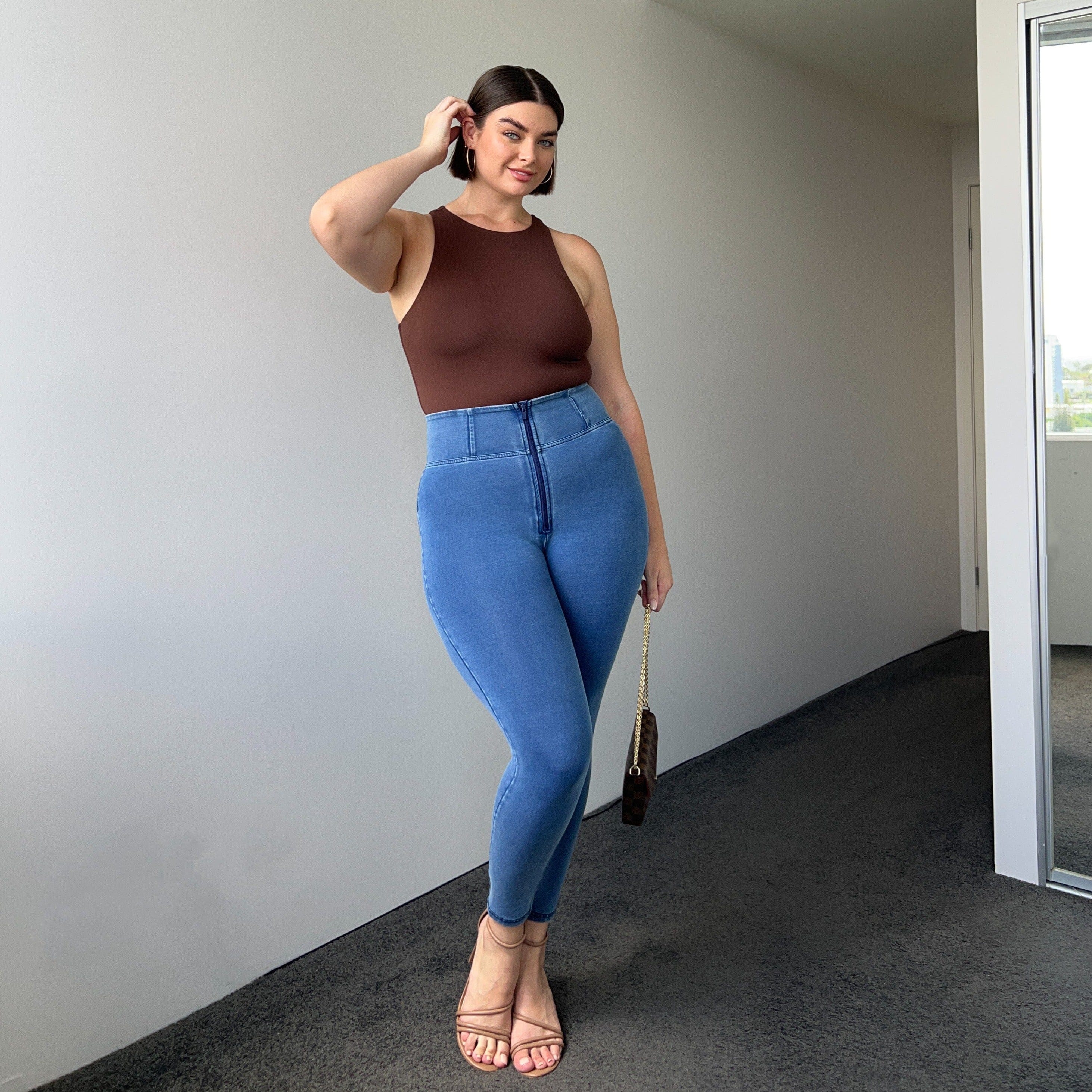 WR.UP® Curvy Denim - Zip High Waisted - 7/8 Length - Light Blue + Blue Stitching 1