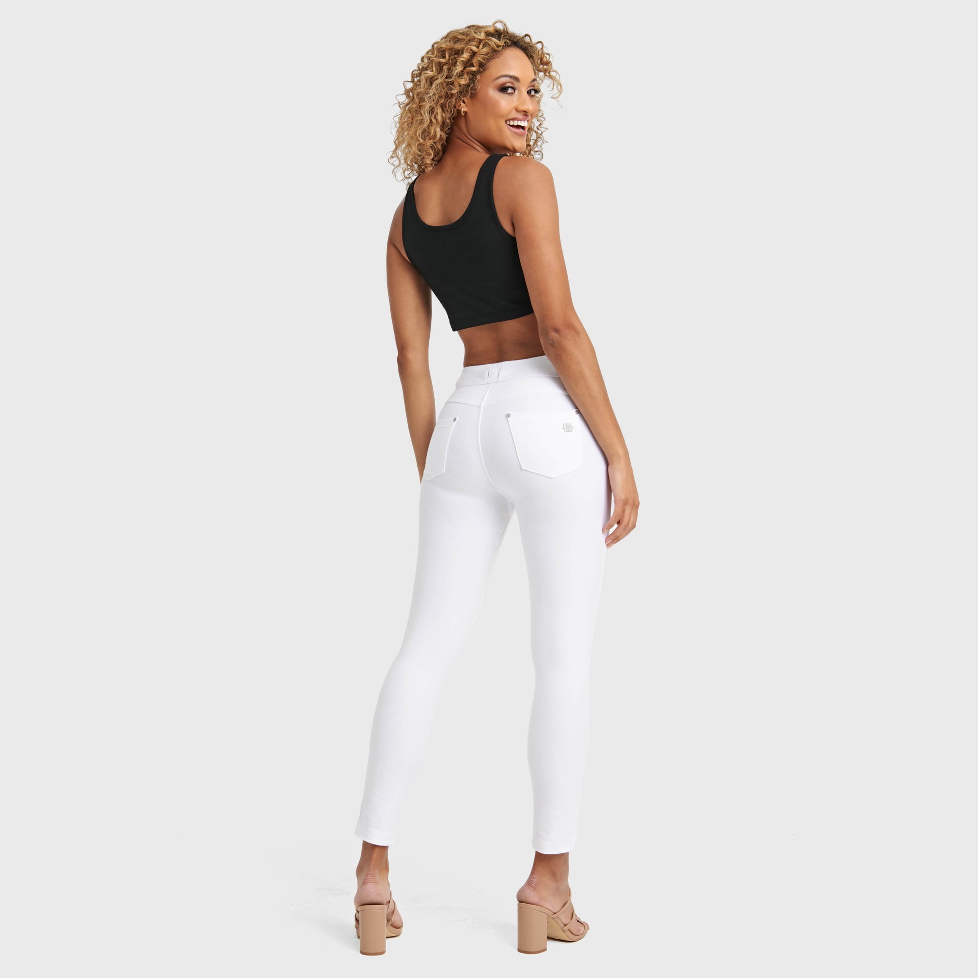 Cropped Tank Top - Black 3