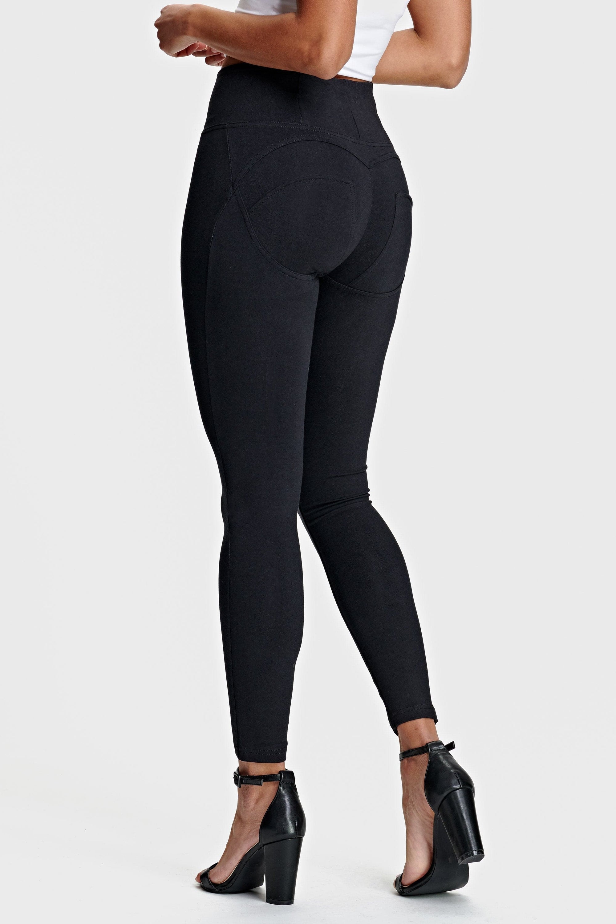 WR.UP® Fashion - High Waisted - 7/8 Length - Black 4