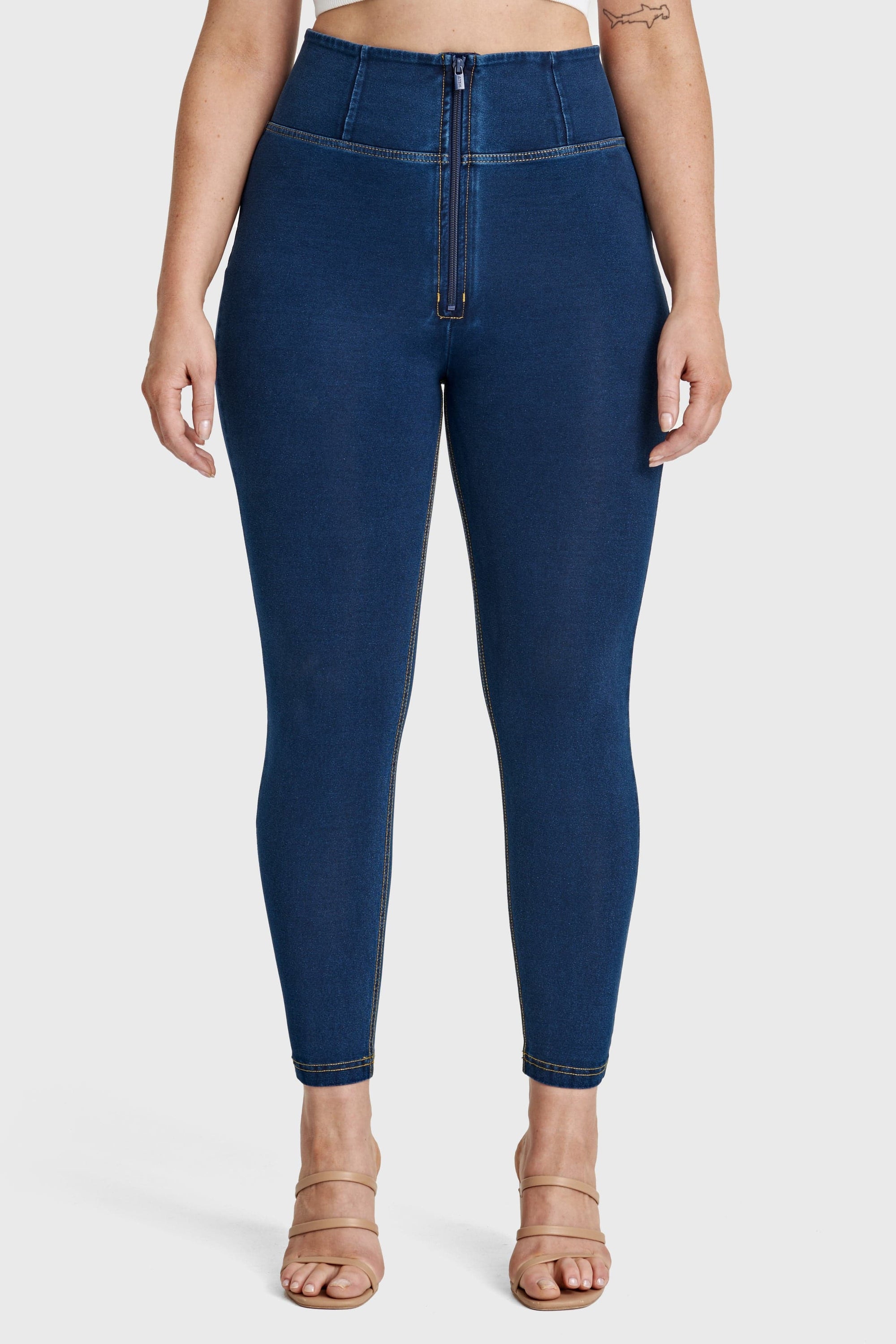 WR.UP® Curvy Denim - Zip High Waisted - 7/8 Length - Dark Blue + Yellow Stitching 10