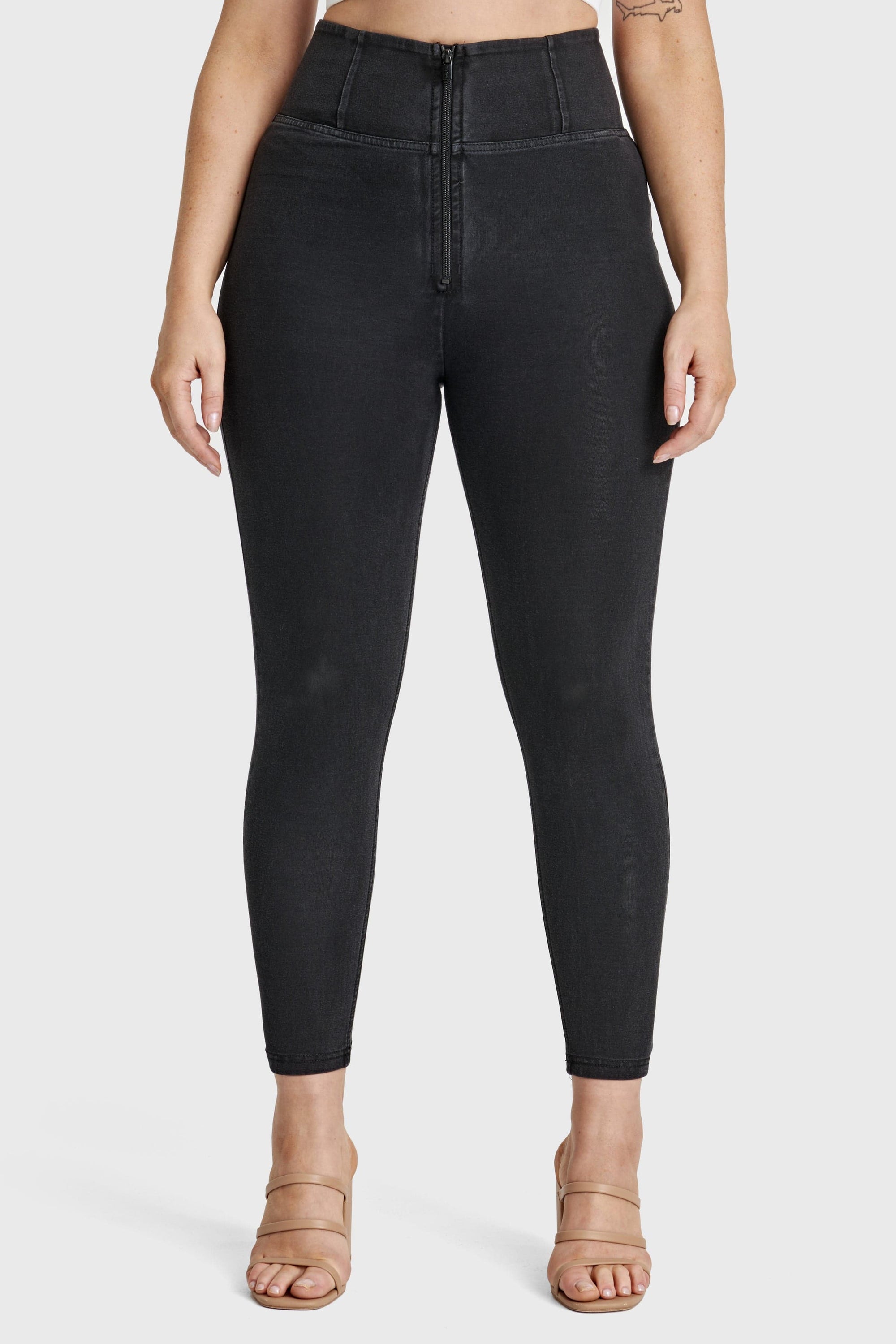 WR.UP® Curvy Denim - Zip High Waisted - 7/8 Length - Black + Black Stitching 8