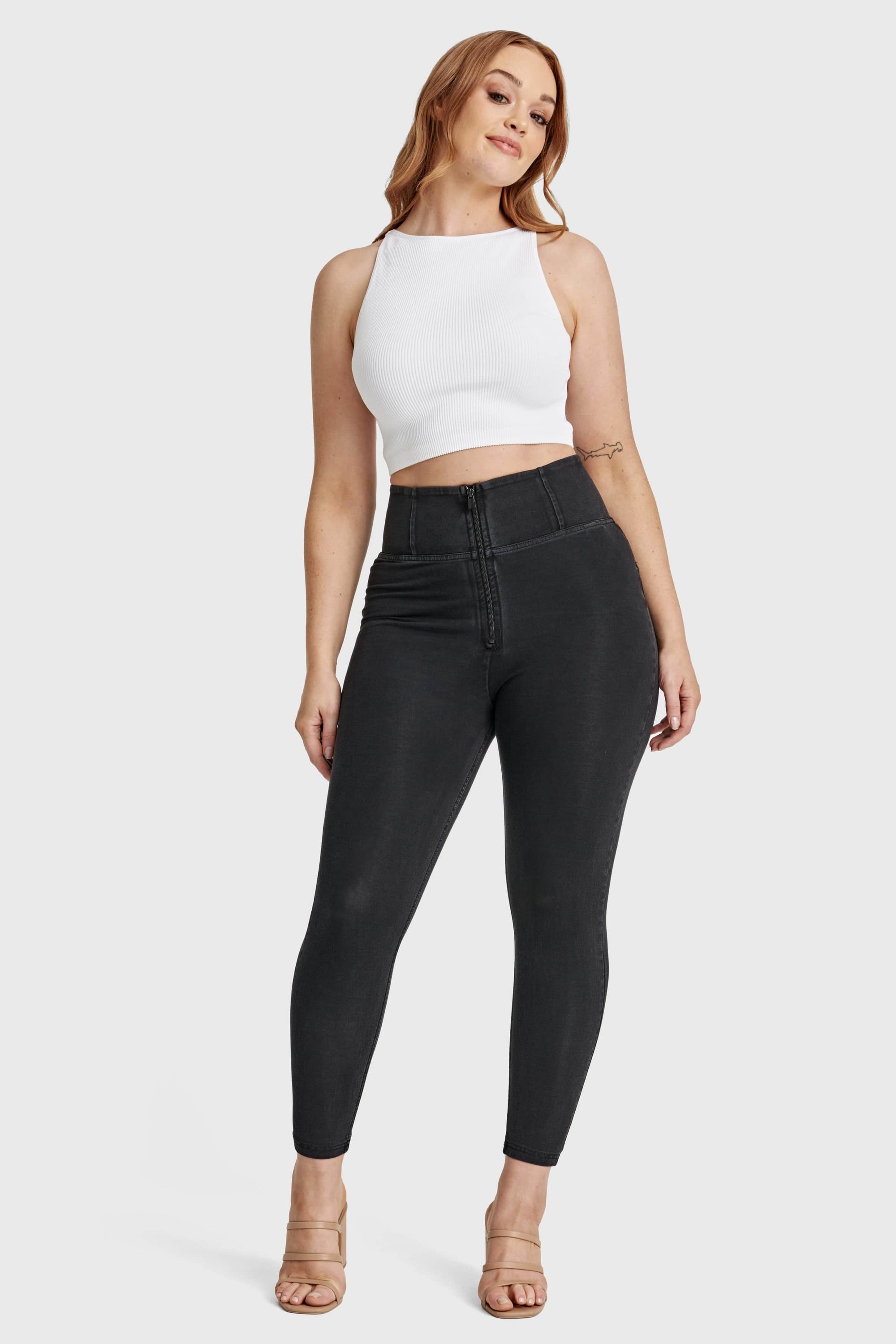 WR.UP® Curvy Denim - Zip High Waisted - 7/8 Length - Black + Black Stitching 7