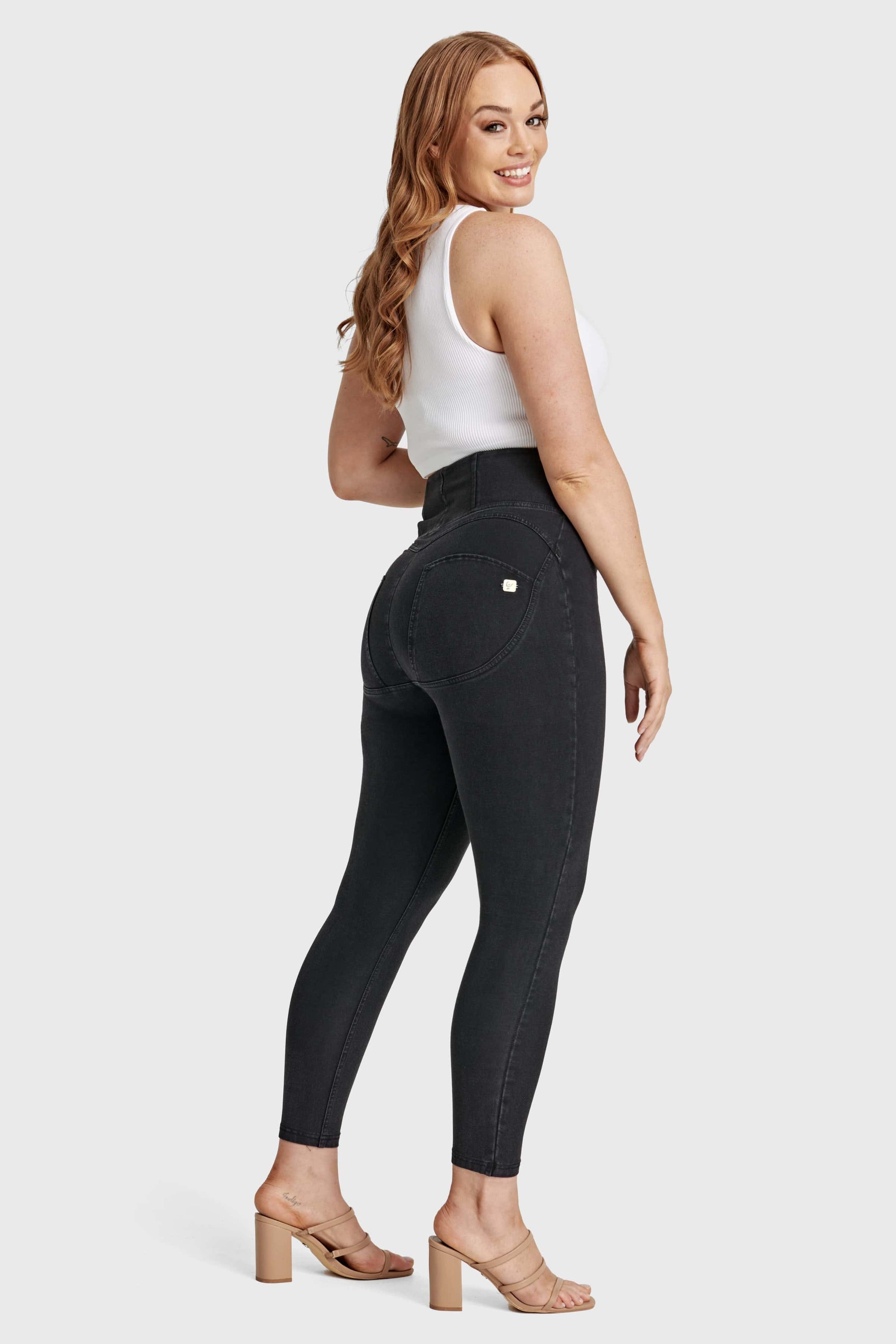 WR.UP® Curvy Denim - Zip High Waisted - 7/8 Length - Black + Black Stitching 6