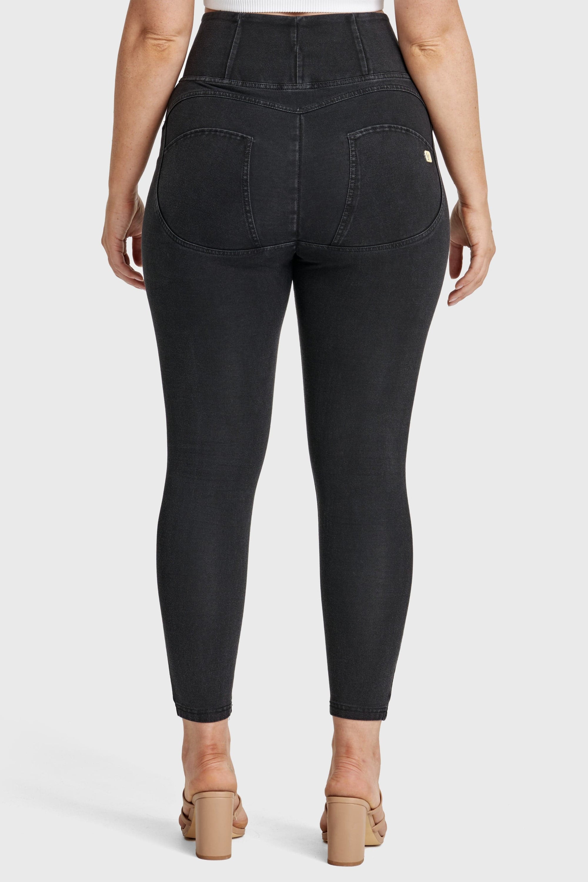 WR.UP® Curvy Denim - Zip High Waisted - 7/8 Length - Black + Black Stitching 9