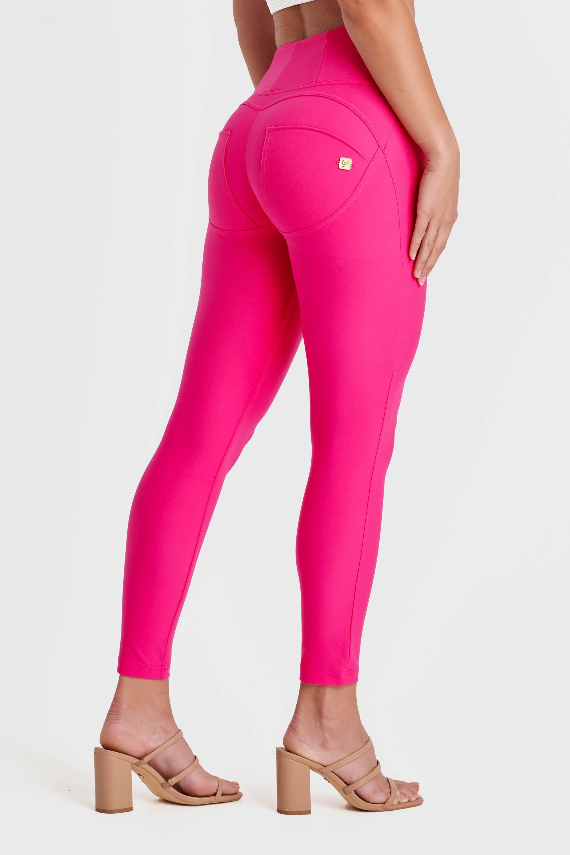 WR.UP® Diwo Pro - High Waist - 7/8 Length - Pink 4