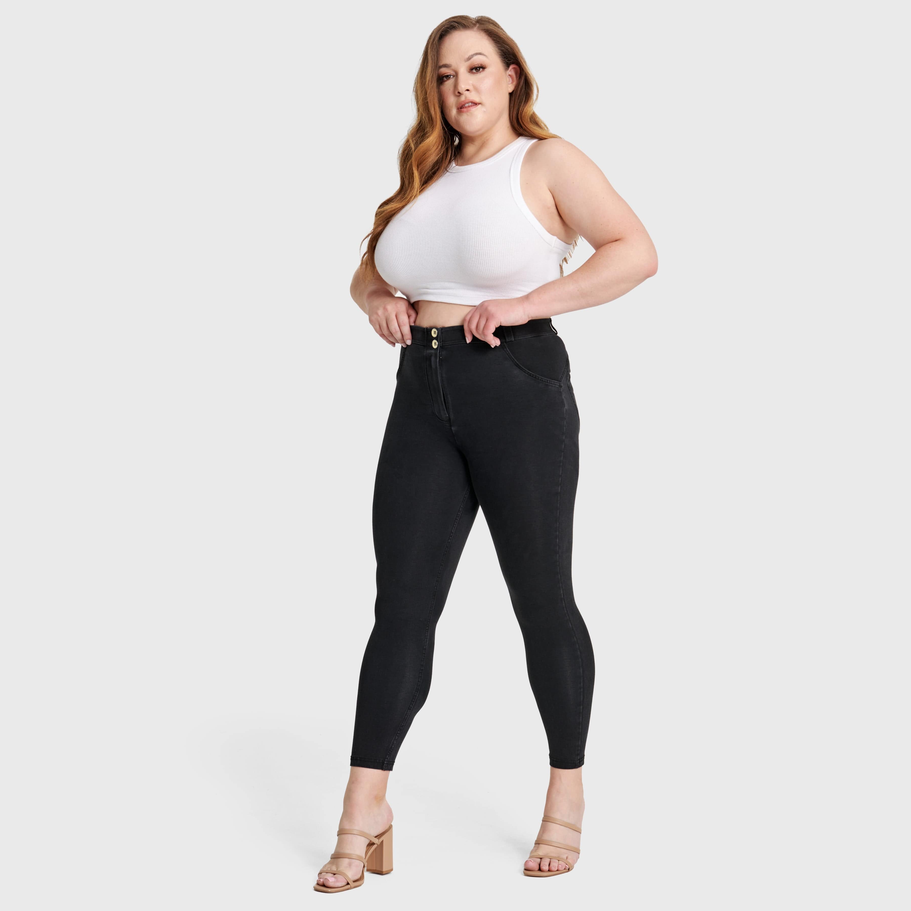 WR.UP® Curvy Denim - High Waisted - 7/8 Length - Black + Black Stitching 3