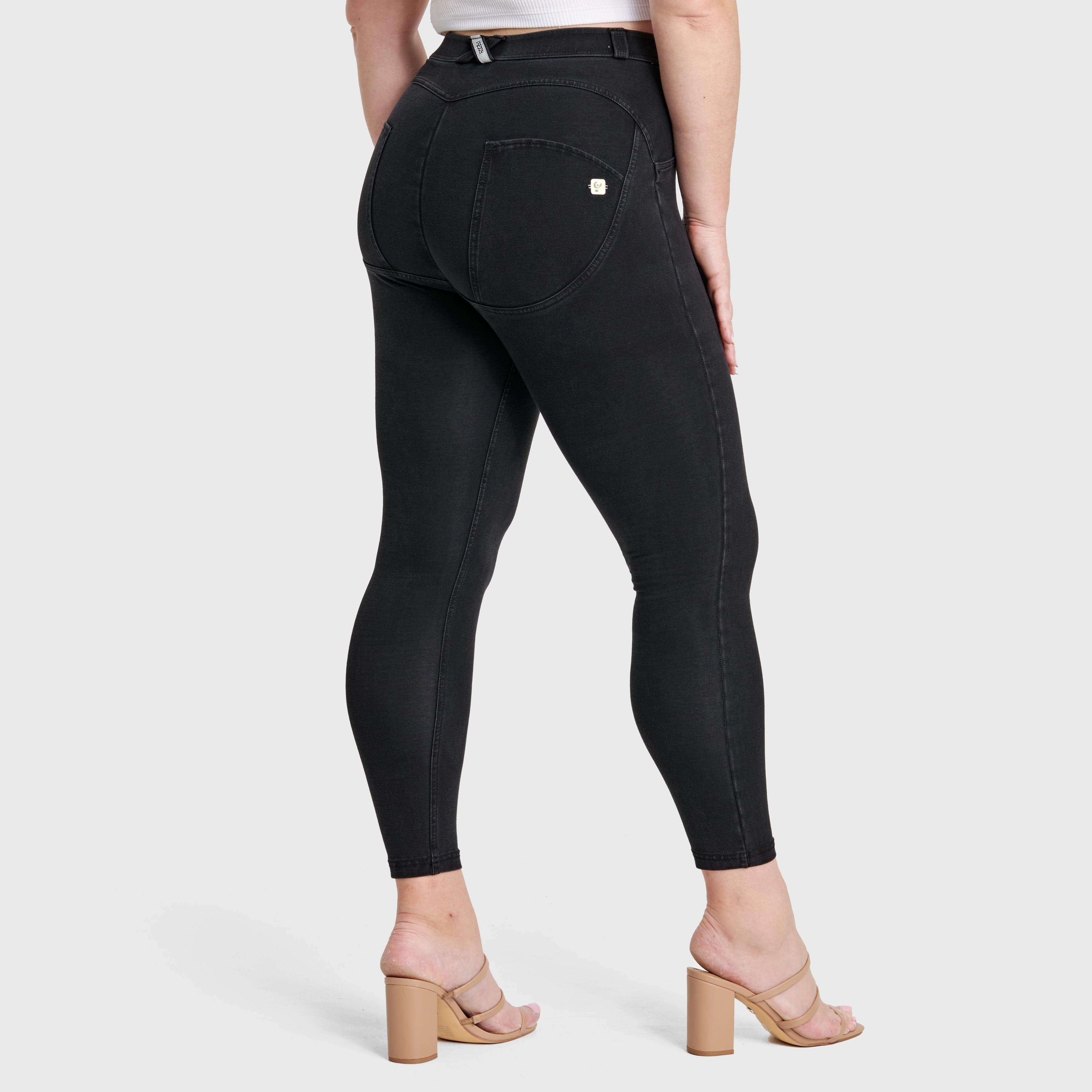 WR.UP® Curvy Denim - High Waisted - 7/8 Length - Black + Black Stitching 1
