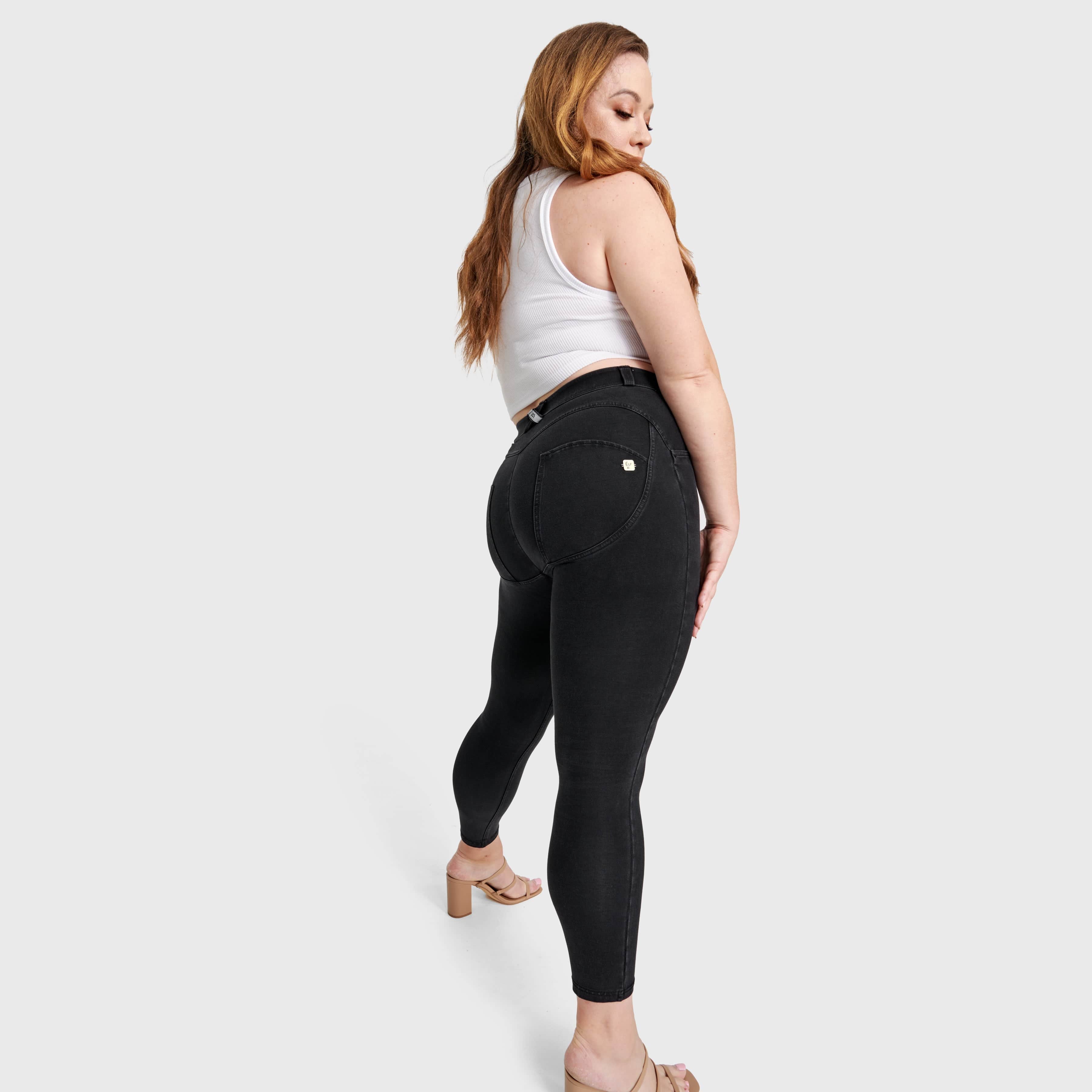 WR.UP® Curvy Denim - High Waisted - 7/8 Length - Black + Black Stitching 2