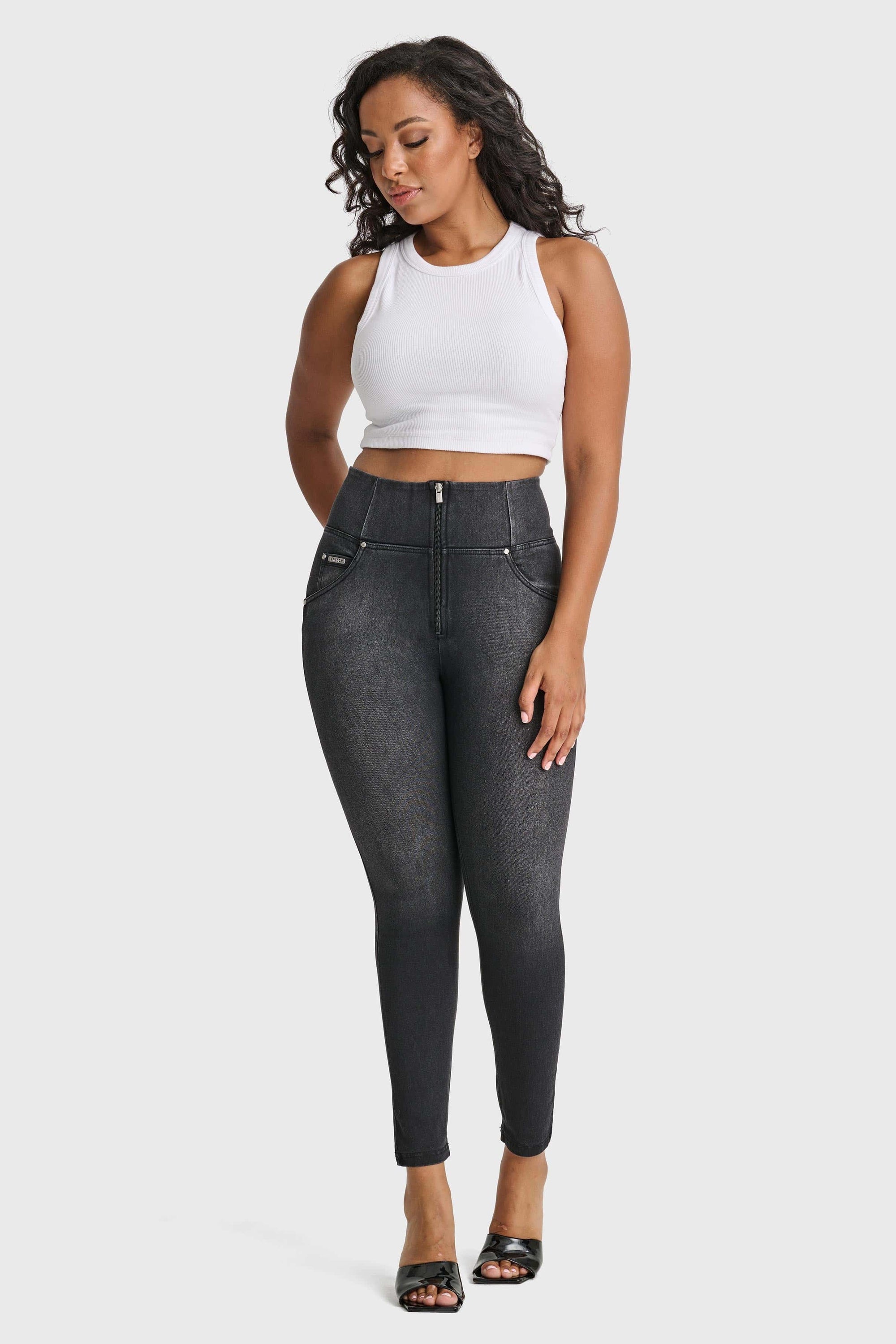 WR.UP® Snug Curvy Jeans - High Waisted - Full Length - Black + Black Stitching 4