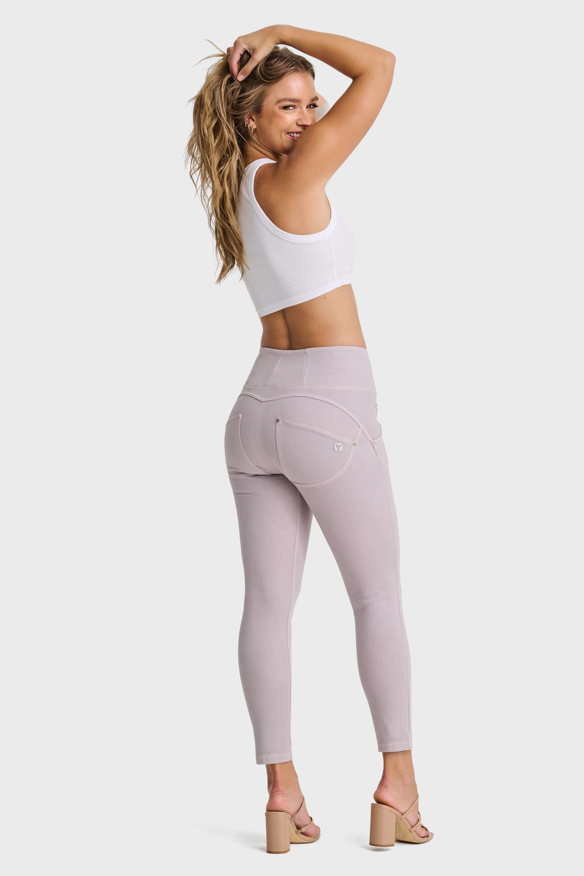 WR.UP® Snug Jeans - High Waisted - 7/8 Length - Light Grey 1