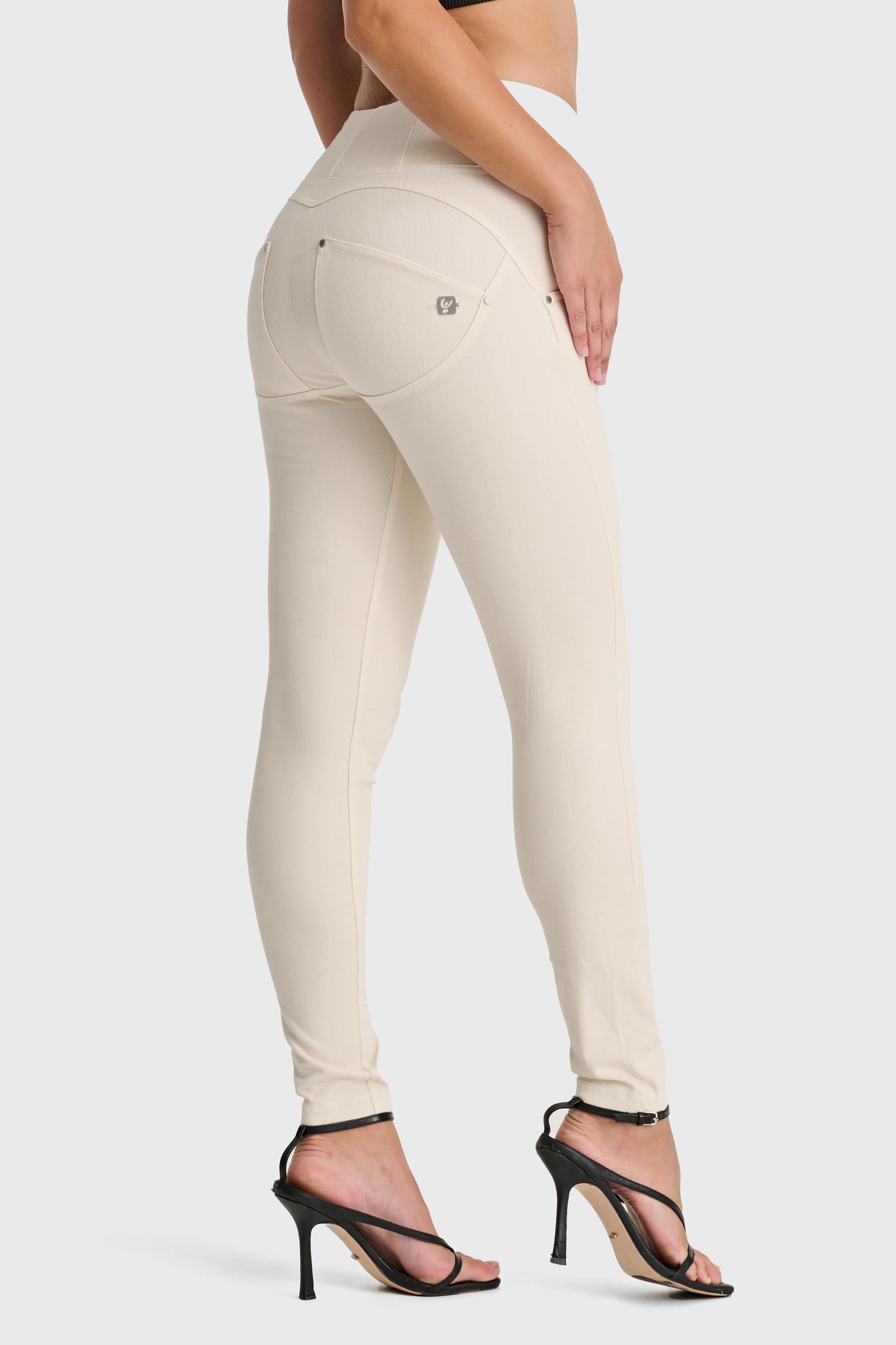 WR.UP® Snug Jeans - High Waisted - 7/8 Length - Ivory 4