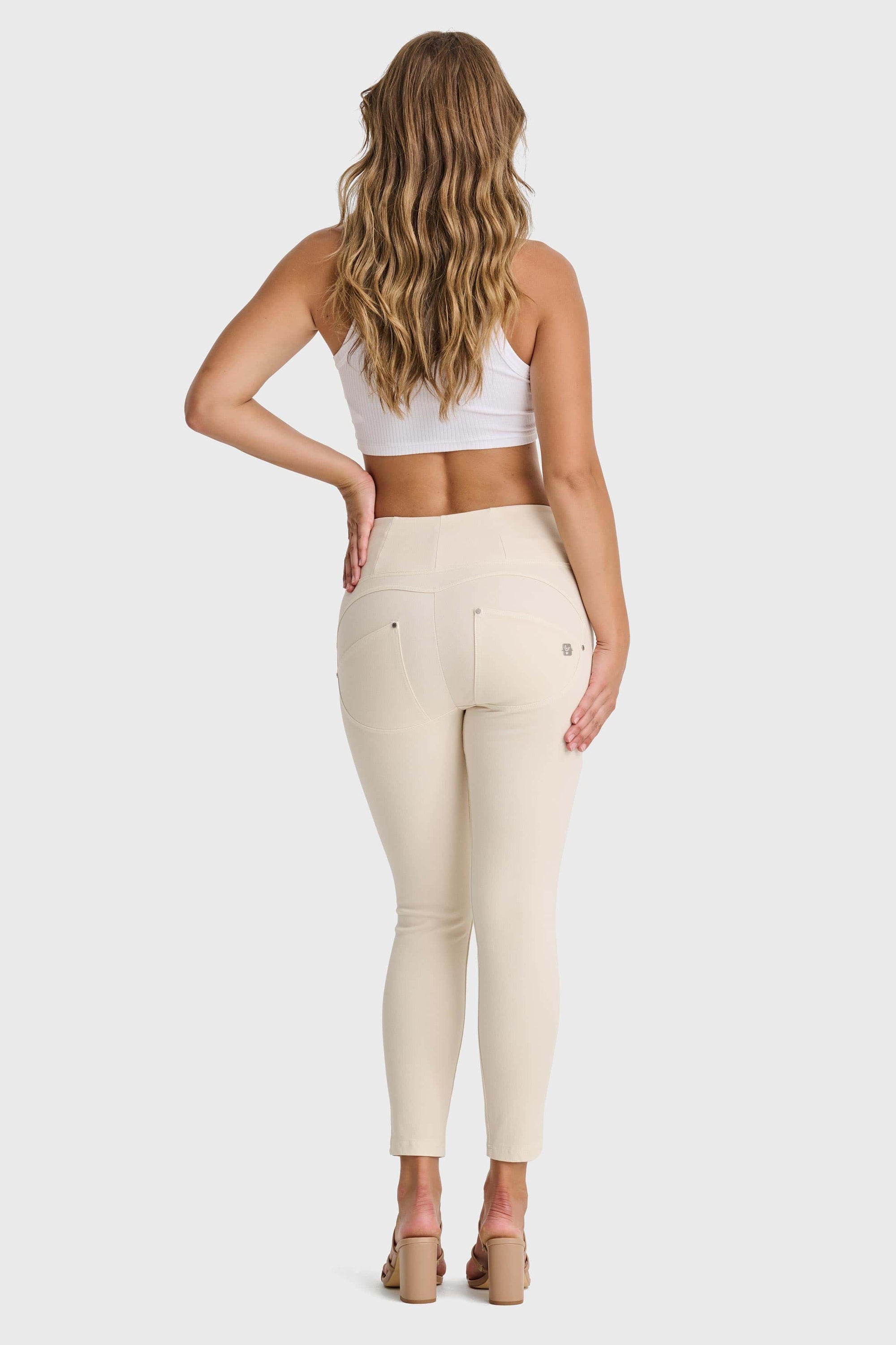 WR.UP® Snug Jeans - High Waisted - 7/8 Length - Ivory 2