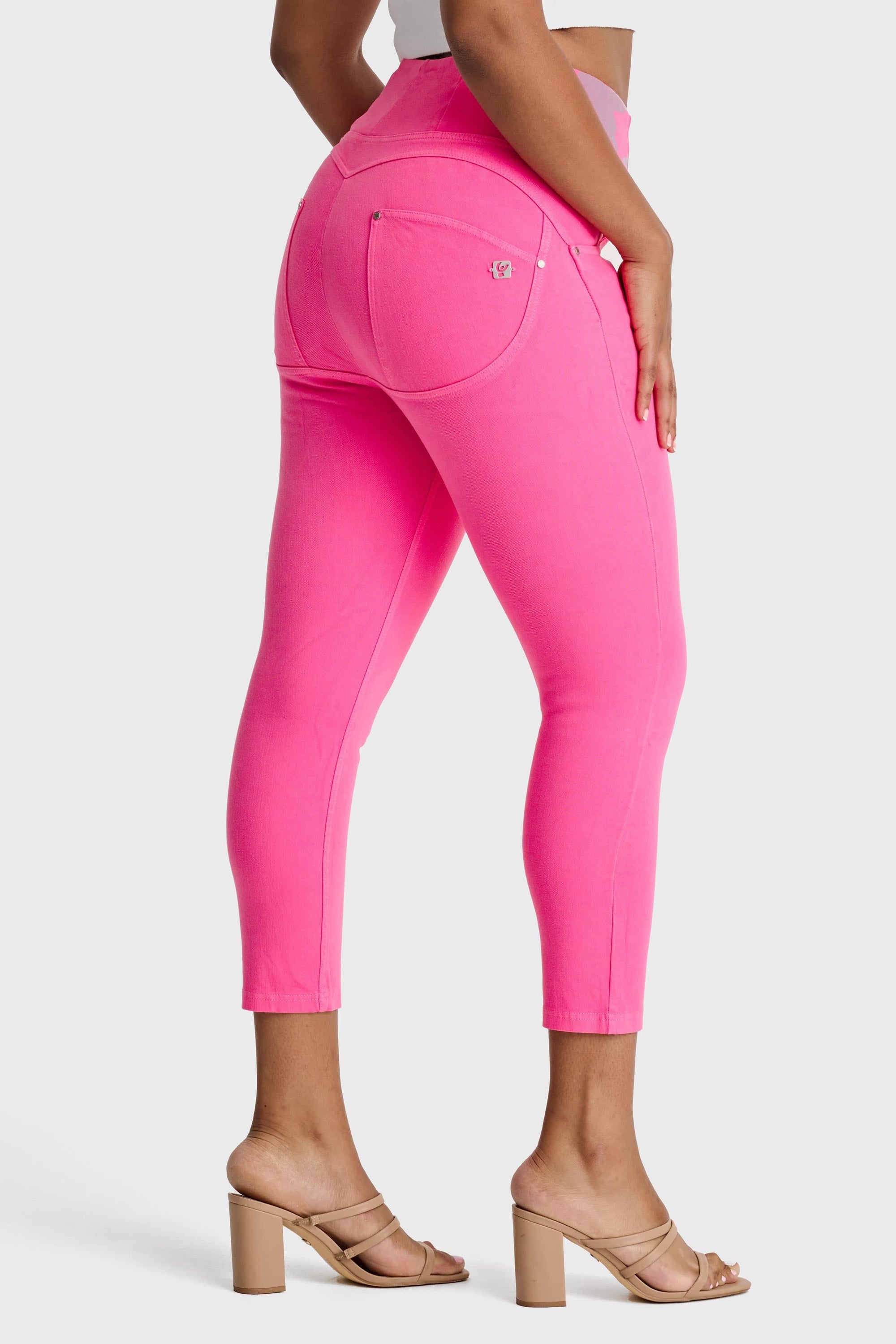 WR.UP® Snug Curvy Jeans - High Waisted - 7/8 Length - Candy Pink 1