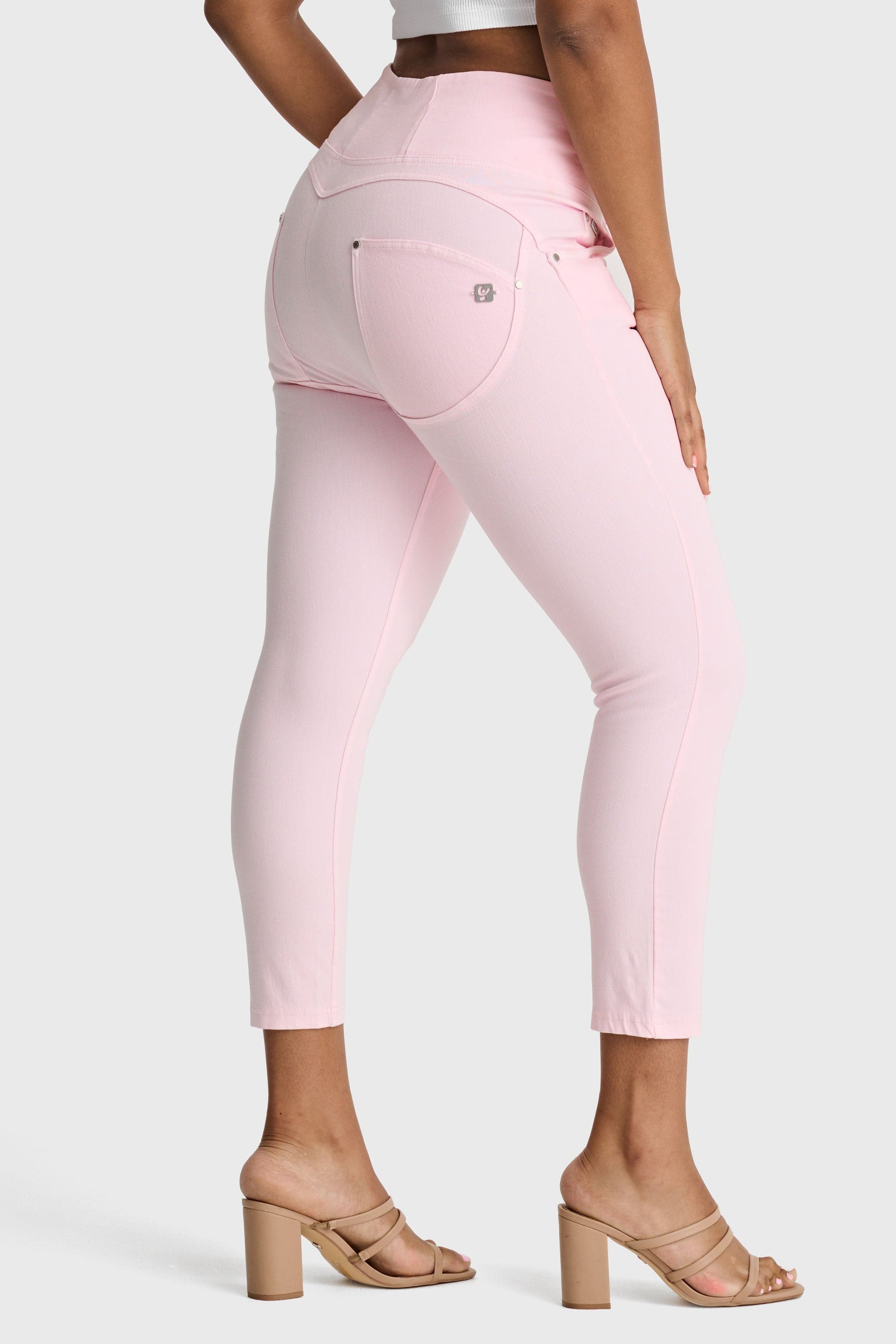 WR.UP® Snug Curvy Jeans - High Waisted - 7/8 Length - Baby Pink 1