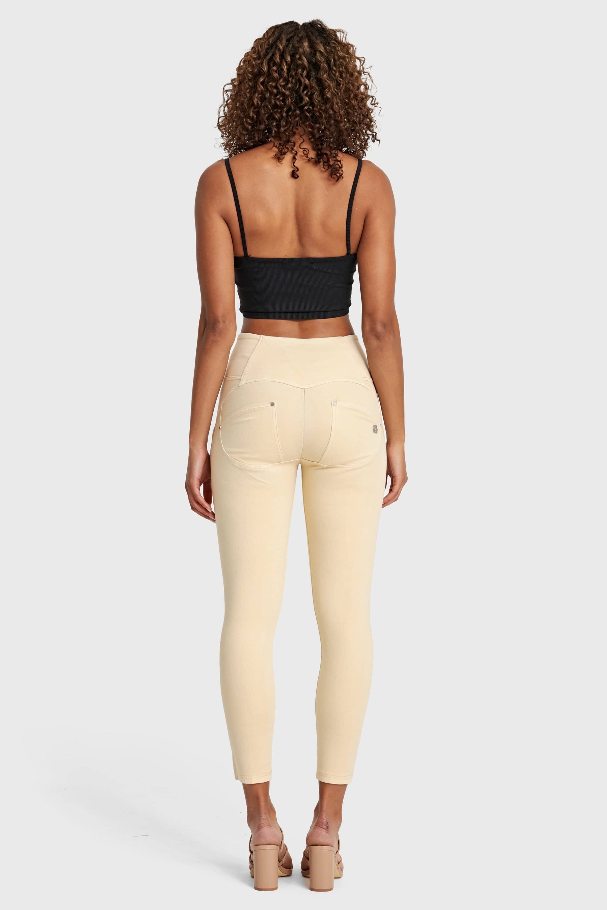 WR.UP® Snug Distressed Jeans - High Waisted - 7/8 Length - Beige 7
