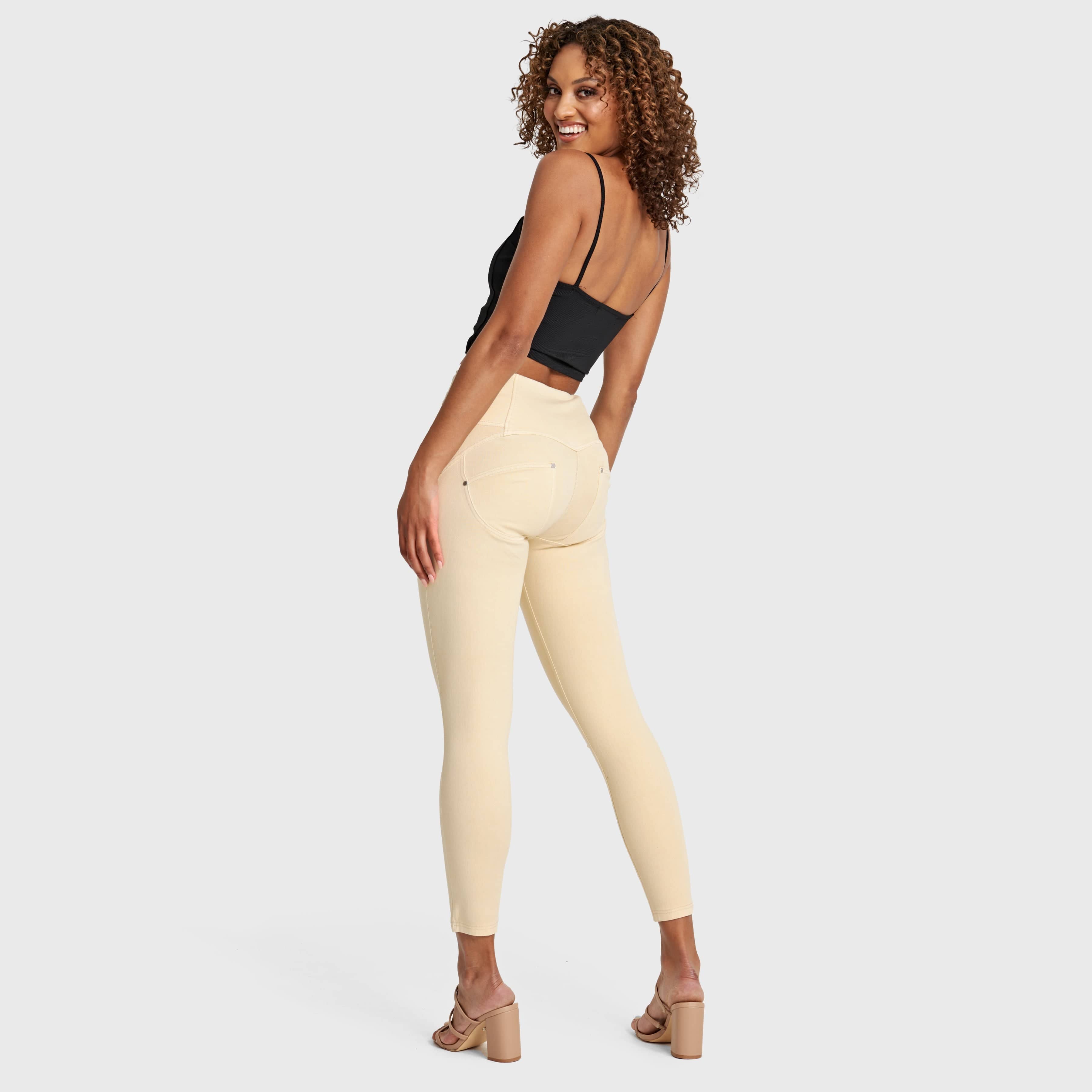 WR.UP® Snug Distressed Jeans - High Waisted - 7/8 Length - Beige 3