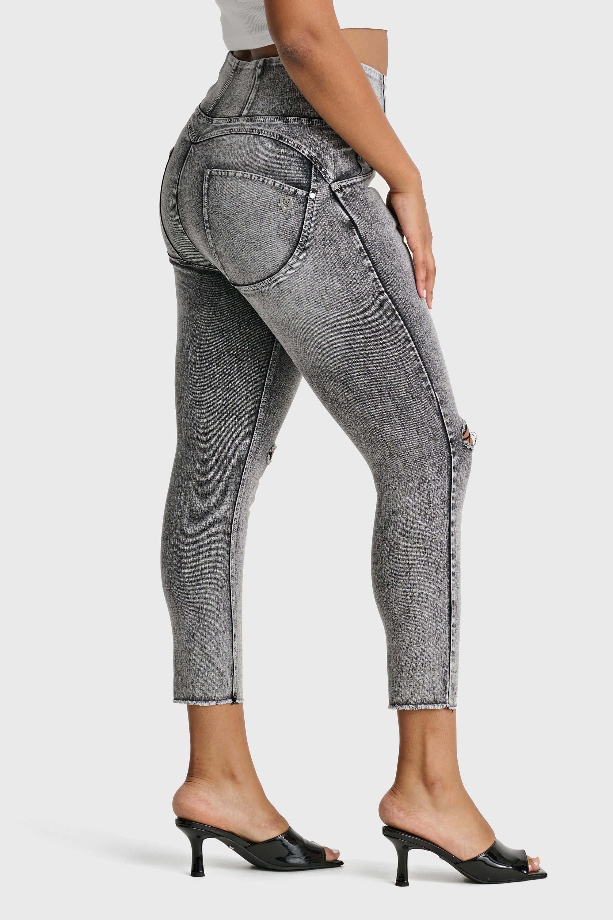 WR.UP® Snug Curvy Ripped Jeans - High Waisted - 7/8 Length - Grey Stonewash + Grey Stitching 4