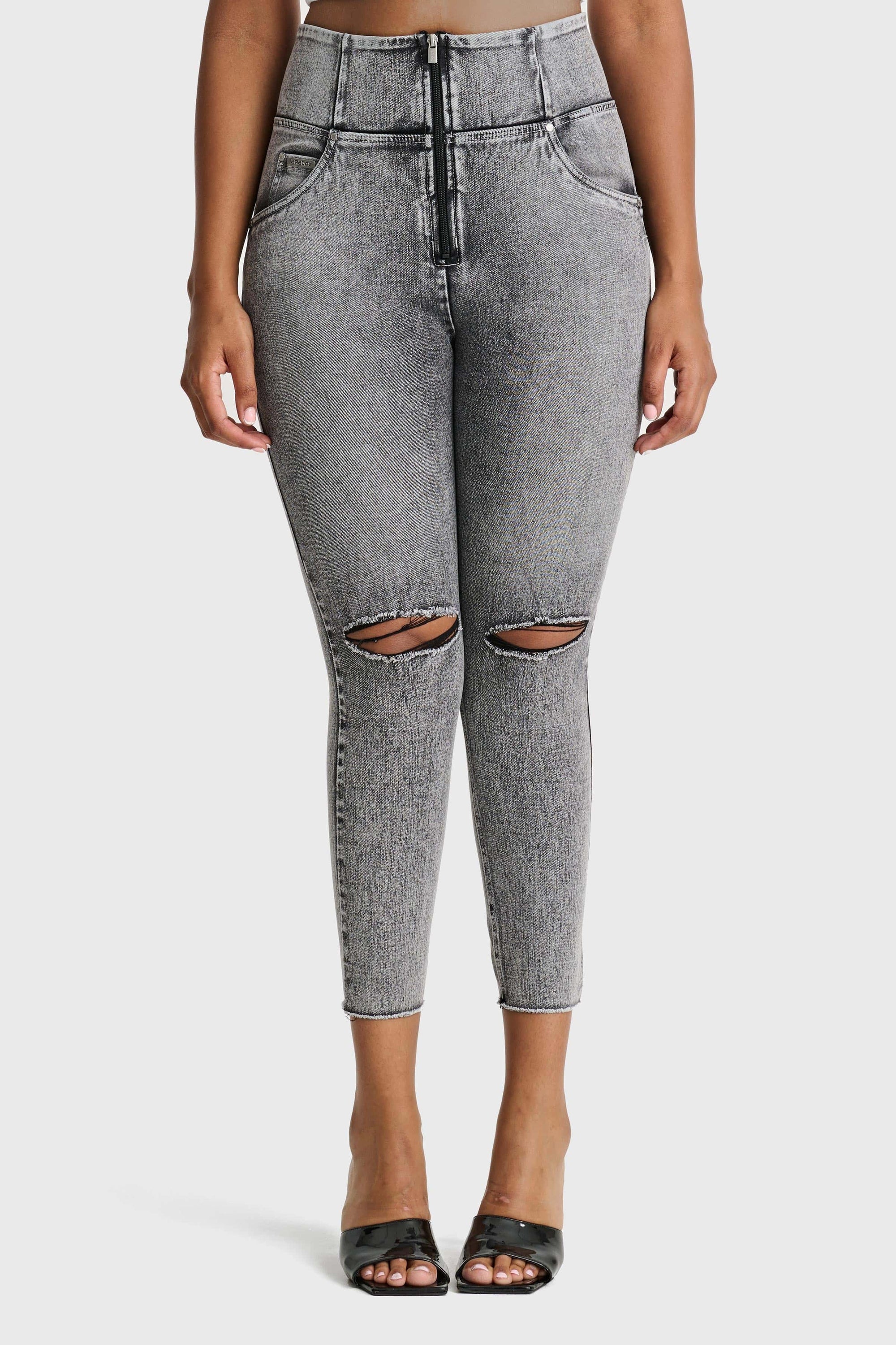 WR.UP® Snug Curvy Ripped Jeans - High Waisted - 7/8 Length - Grey Stonewash + Grey Stitching 6