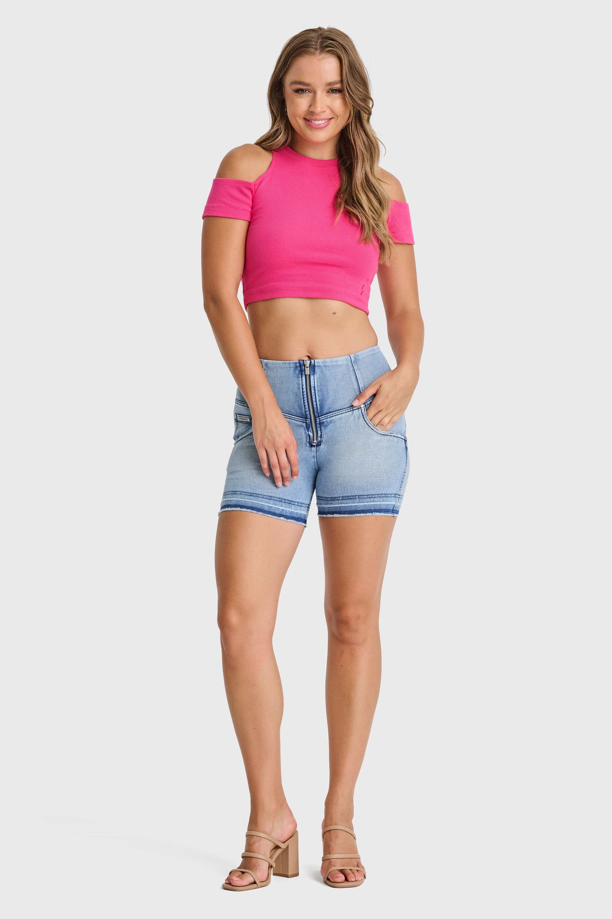 WR.UP® Snug Jeans - High Waisted - Shorts - Light Blue + Blue Stitching 3