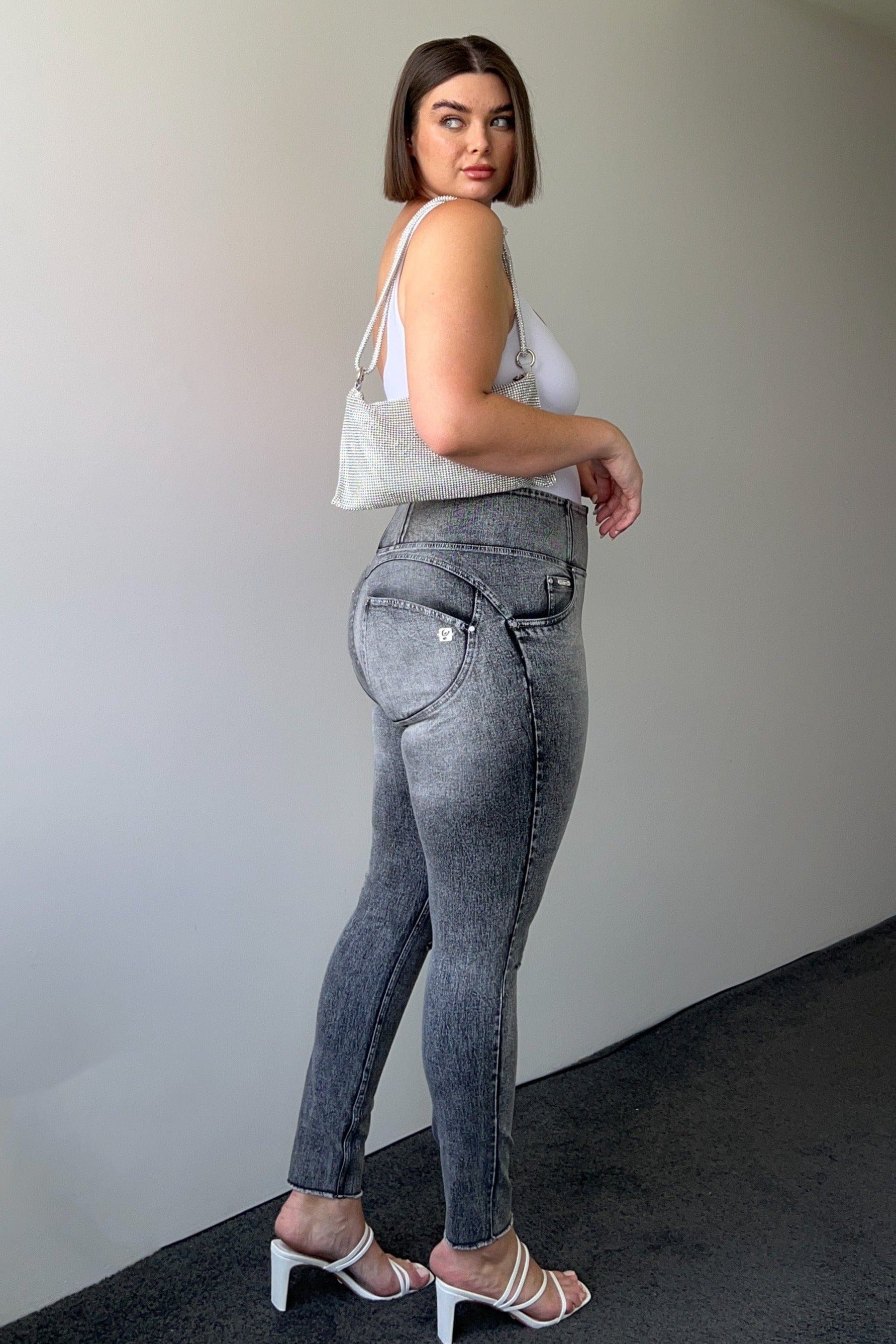 WR.UP® Snug Curvy Ripped Jeans - High Waisted - Full Length - Grey Stonewash + Grey Stitching 2